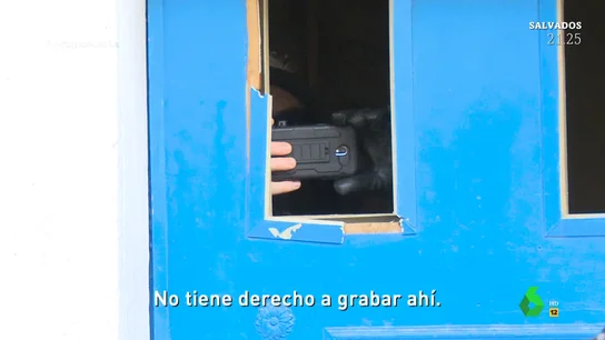 'El Cuco' recibe a Equipo de Investigación hablando en francés y ocultándose tras la puerta de su refugio en Francia 'El Cuco' recibe a Equipo de Investigación hablando en francés y ocultándose tras la puerta de su refugio en Francia