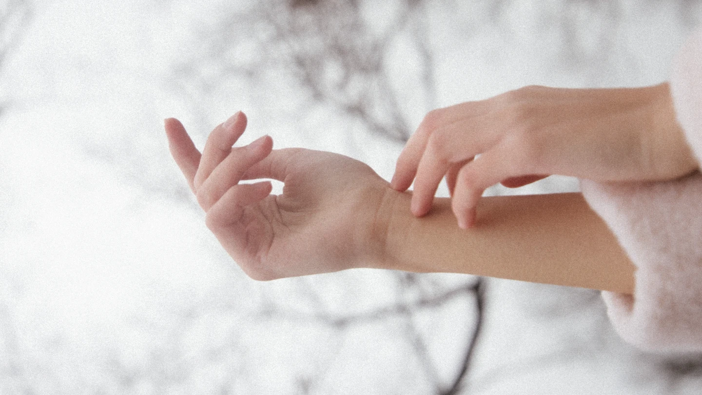 Cómo proteger las manos del frío y prevenir las grietas en invierno Cómo proteger las manos del frío y prevenir las grietas en invierno