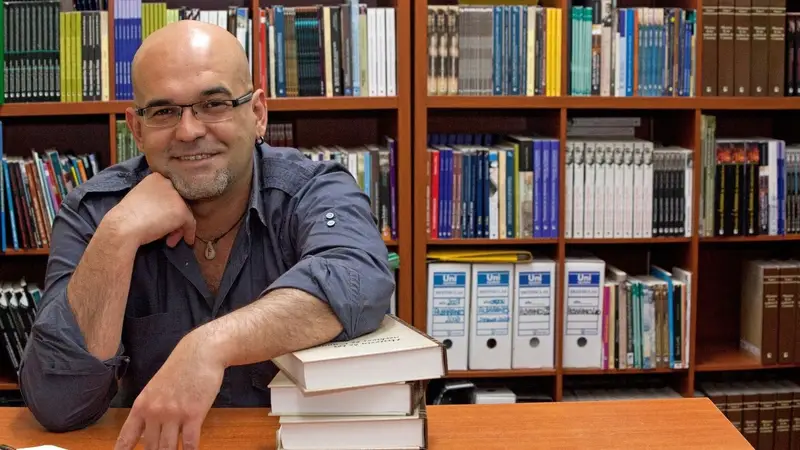 Muere el escritor Alexis Ravelo tras sufrir un infarto a los 50 años