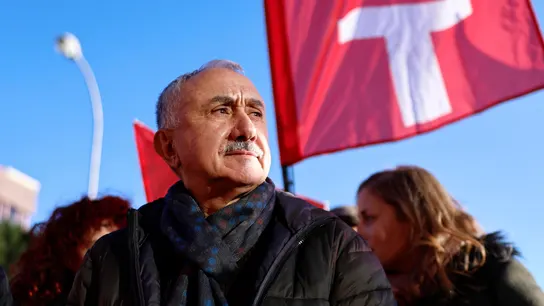 Pepe Álvarez (UGT) pide una subida inmediata del SMI: "Con 1.000 euros al mes no se puede vivir" Pepe Álvarez (UGT) pide una subida inmediata del SMI: "Con 1.000 euros al mes no se puede vivir"