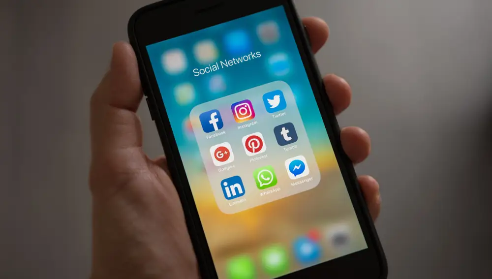 Redes sociales en un móvil Redes sociales en un móvil