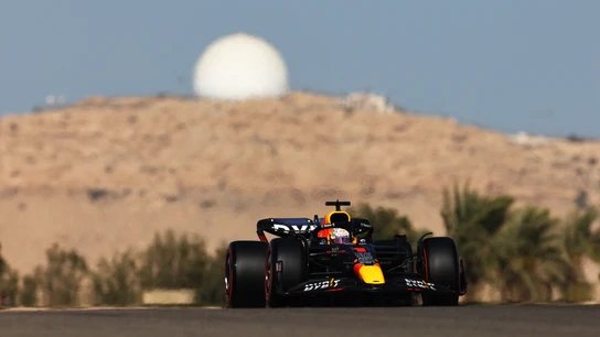 Max Verstappen en el circuito de Sakhir Max Verstappen en el circuito de Sakhir