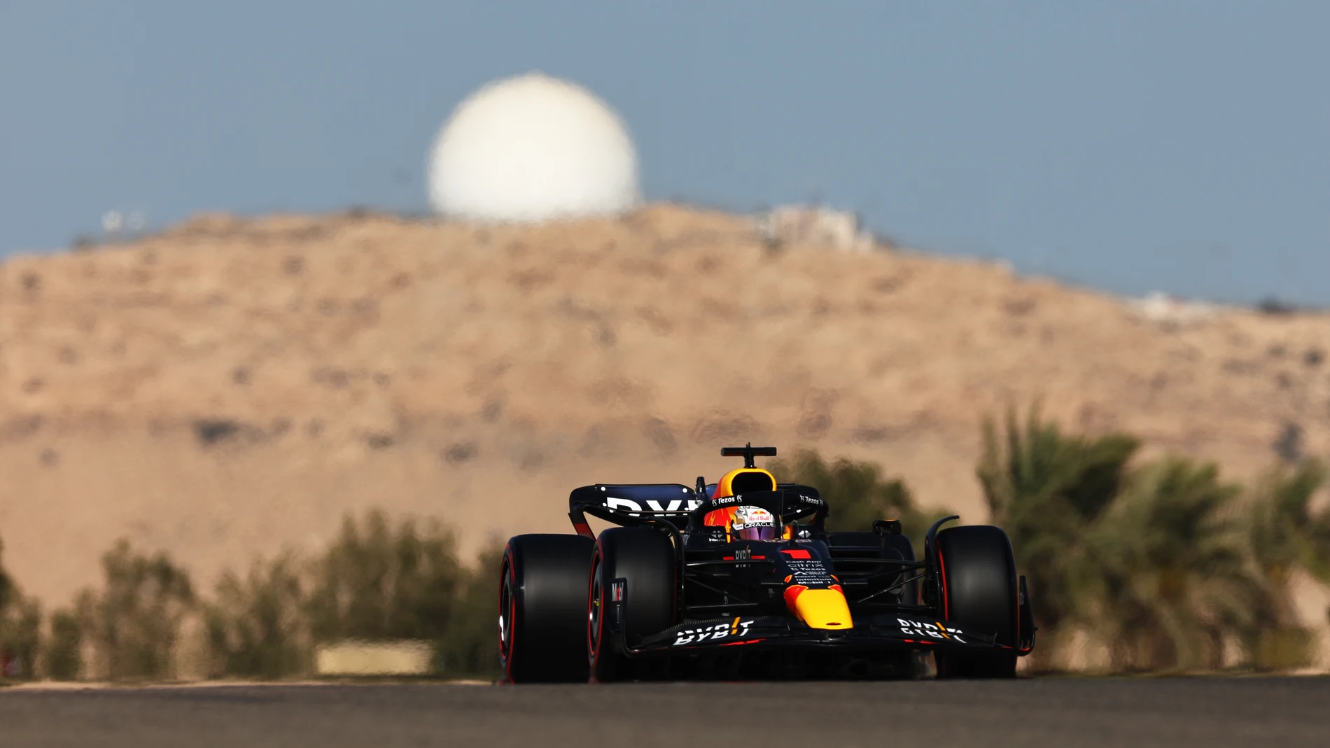 Max Verstappen en el circuito de Sakhir