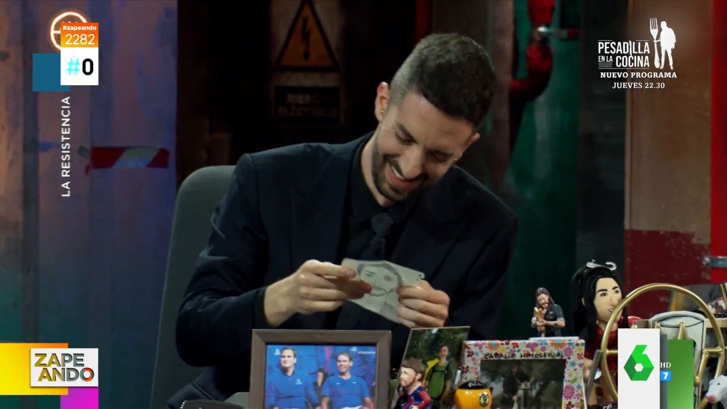 David Broncano, Judeline y un sorprendente retrato: el c&oacute;mico momento en La Resistencia con Pablo Motos de protagonista 