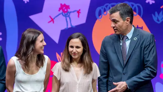 En la imagen, Irene Montero, Ione Belarra y Pedro Sánchez En la imagen, Irene Montero, Ione Belarra y Pedro Sánchez