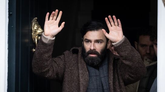 Aidan Turner es el protagonista de 'Sospechoso'