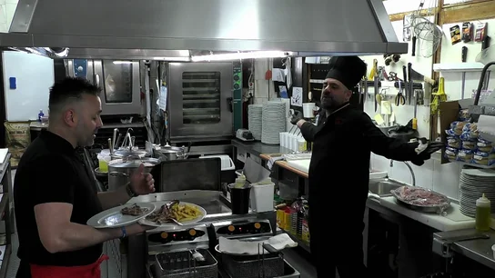 El cocinero José Luis no acepta las críticas de Chicote: "Que cocine aquí y yo me voy con Pedroche a las Campanadas" El cocinero José Luis no acepta las críticas de Chicote: "Que cocine aquí y yo me voy con Pedroche a las Campanadas"