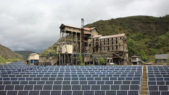 La Recuelga rodeada de un parque solar. La Recuelga rodeada de un parque solar.