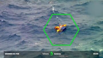 Tres marineros sobreviven a un naufragio gracias a una nevera portátil en Australia 