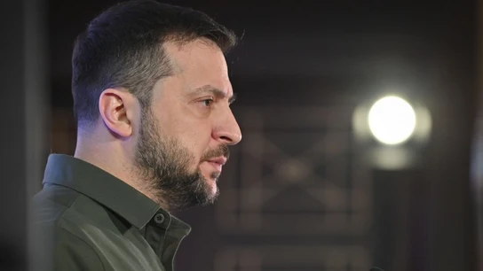 Zelenski se niega a abandonar Bajmut y pide más rapidez en la entrega de armas Zelenski se niega a abandonar Bajmut y pide más rapidez en la entrega de armas