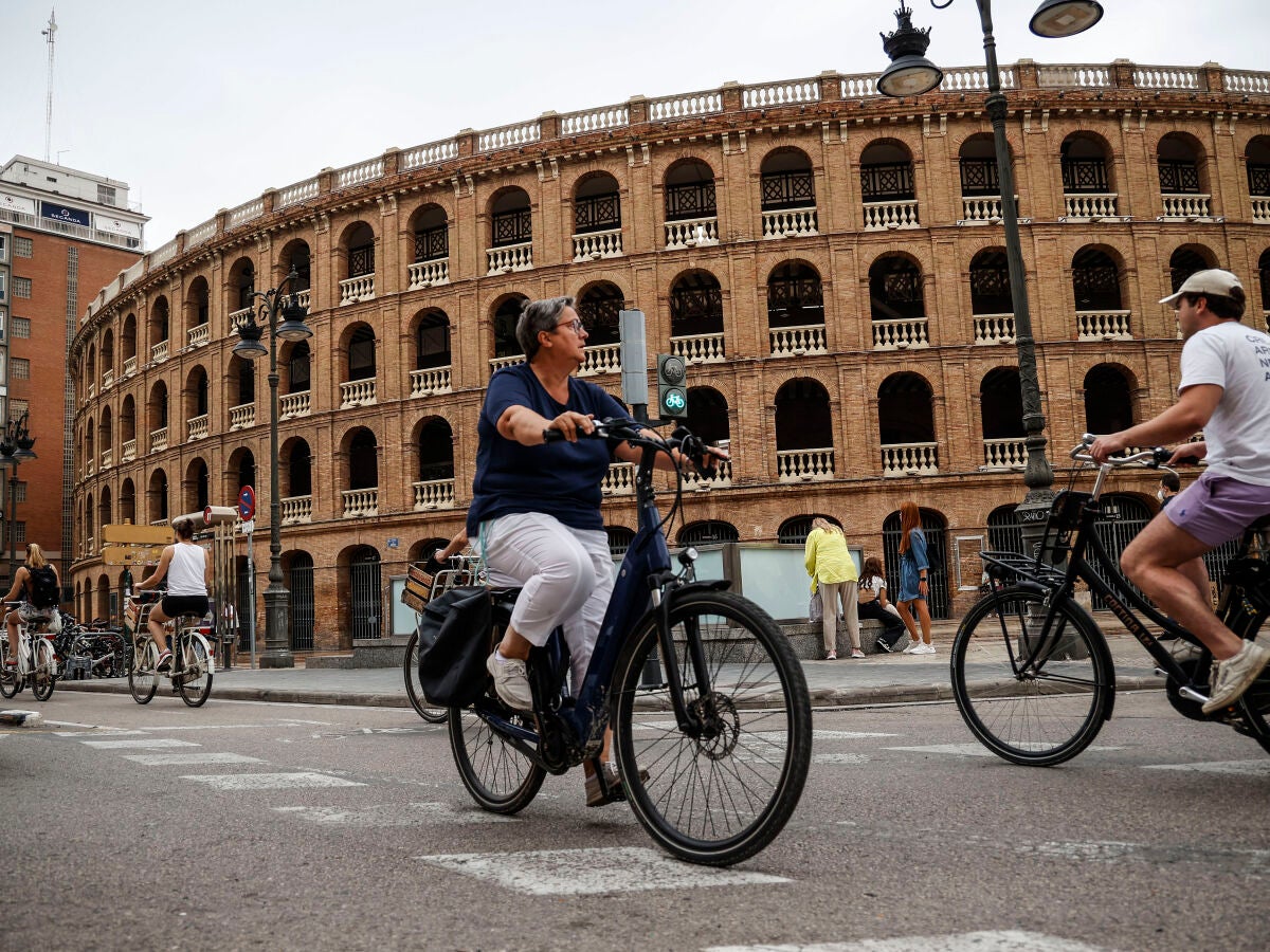 Imagenes de 2024 personas en bicicleta