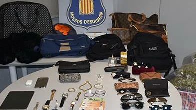 Material incautado por los Mossos en la desarticulación de una banda que robaba en domicilios