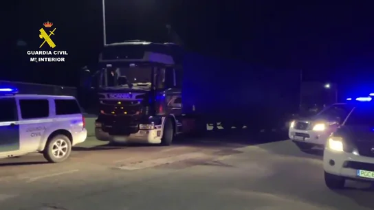 Incautan media tonelada de hachís oculta dentro de un camión que circulaba en la A-2 Incautan media tonelada de hachís oculta dentro de un camión que circulaba en la A-2