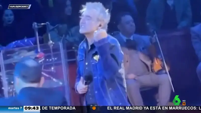 En un estado "dudoso", tambaleándose y haciendo gestos extraños: así aparece Alejandro Fernández en un concierto