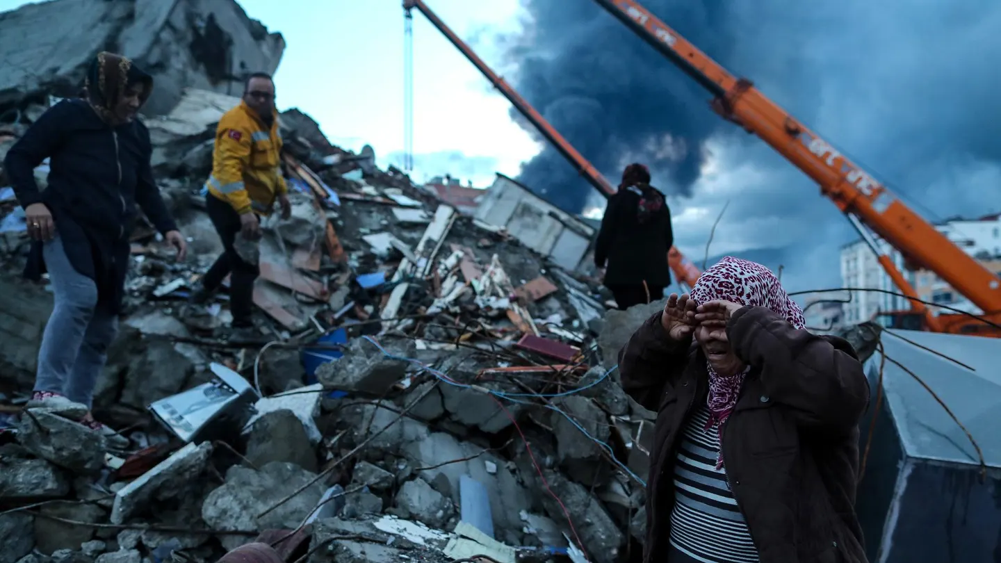 Imagen del terremoto en Siria Milagro en medio de la tragedia por el terremoto en Siria: un bebé nace entre los escombros