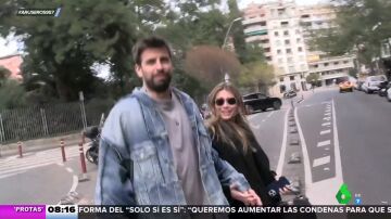 Gerard Piqué rompe su silencio muy sonriente y de la mano de Clara Chía: "¿Una ansiedad? ¿En serio?"