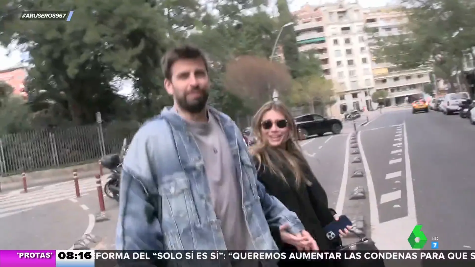 Gerard Piqué rompe su silencio muy sonriente y de la mano de Clara Chía: "¿Una ansiedad? ¿En serio?"