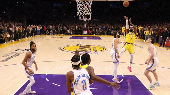 LeBron lanza el tiro que le convierte en el máximo anotador de la historia de la NBA LeBron lanza el tiro que le convierte en el máximo anotador de la historia de la NBA