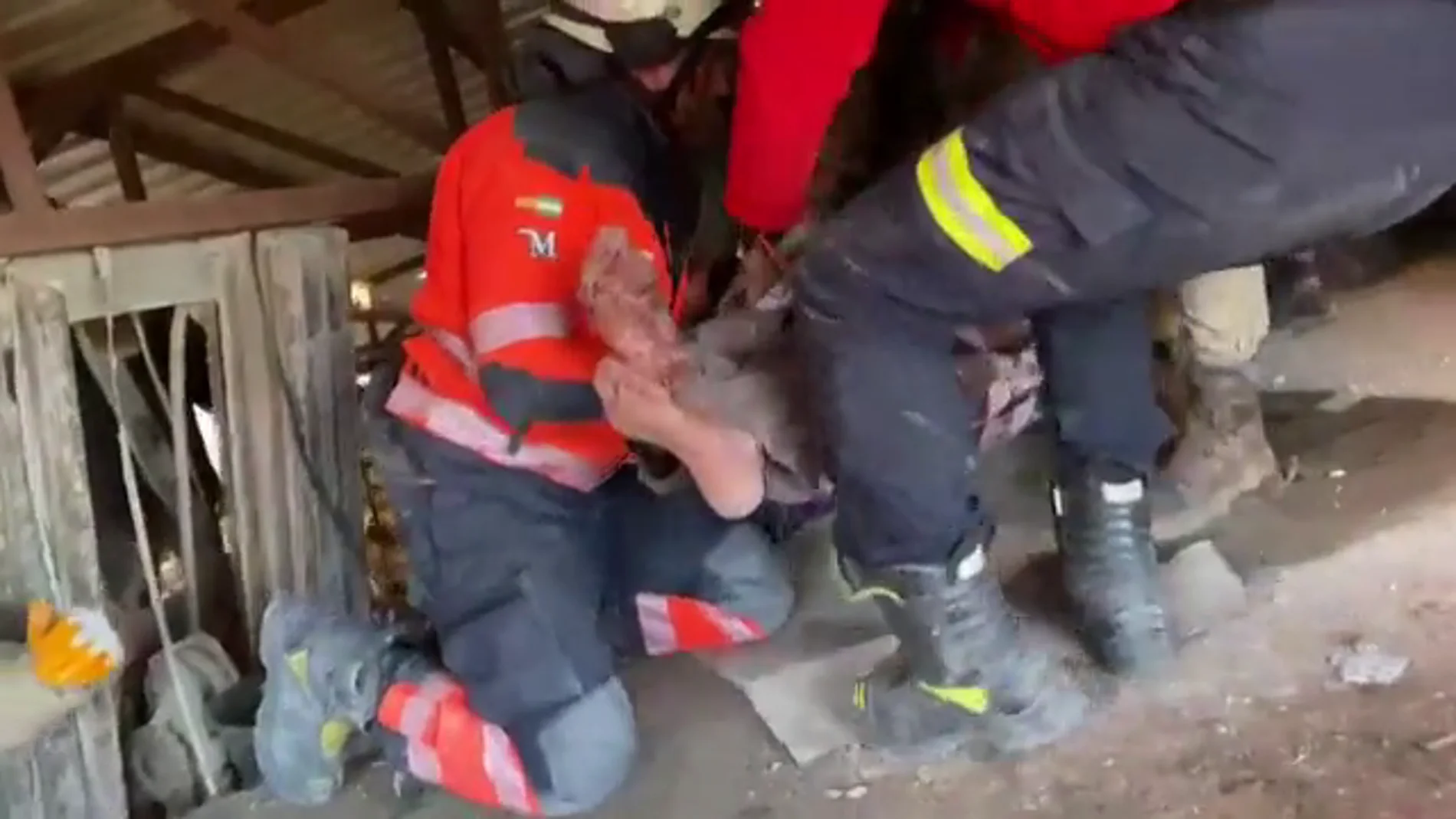 El impresionante rescate de los Bomberos de Málaga de una persona bajo los escombros del terremoto de Turquía