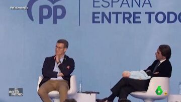 Vídeo manipulado - Así intenta Aznar dormir a un bebé en sus brazos mientras Rajoy habla