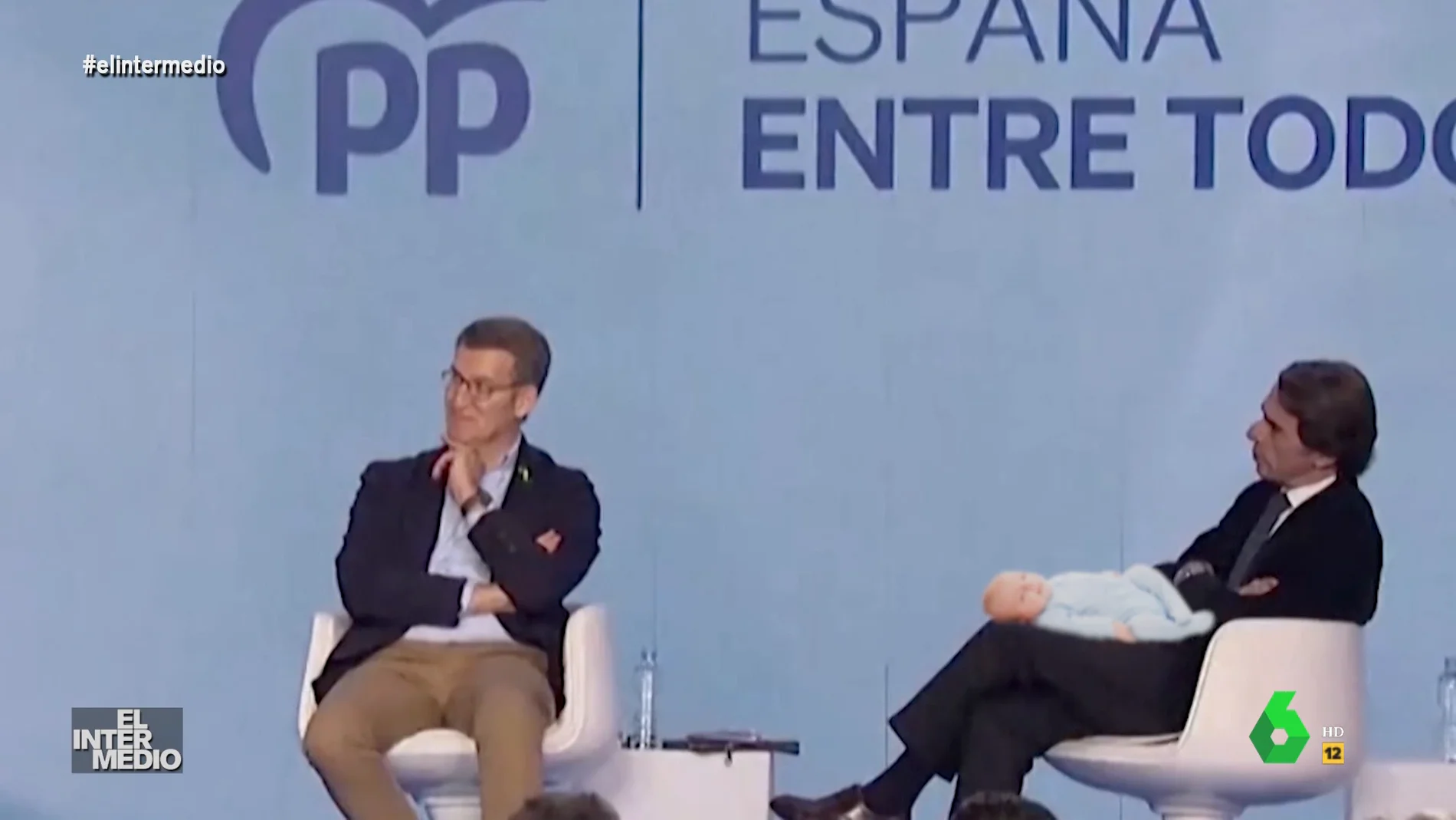 Vídeo manipulado - Así intenta Aznar dormir a un bebé en sus brazos mientras Rajoy habla