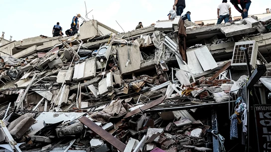edificio derrumbado por el terremoto edificio derrumbado por el terremoto