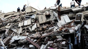 edificio derrumbado por el terremoto