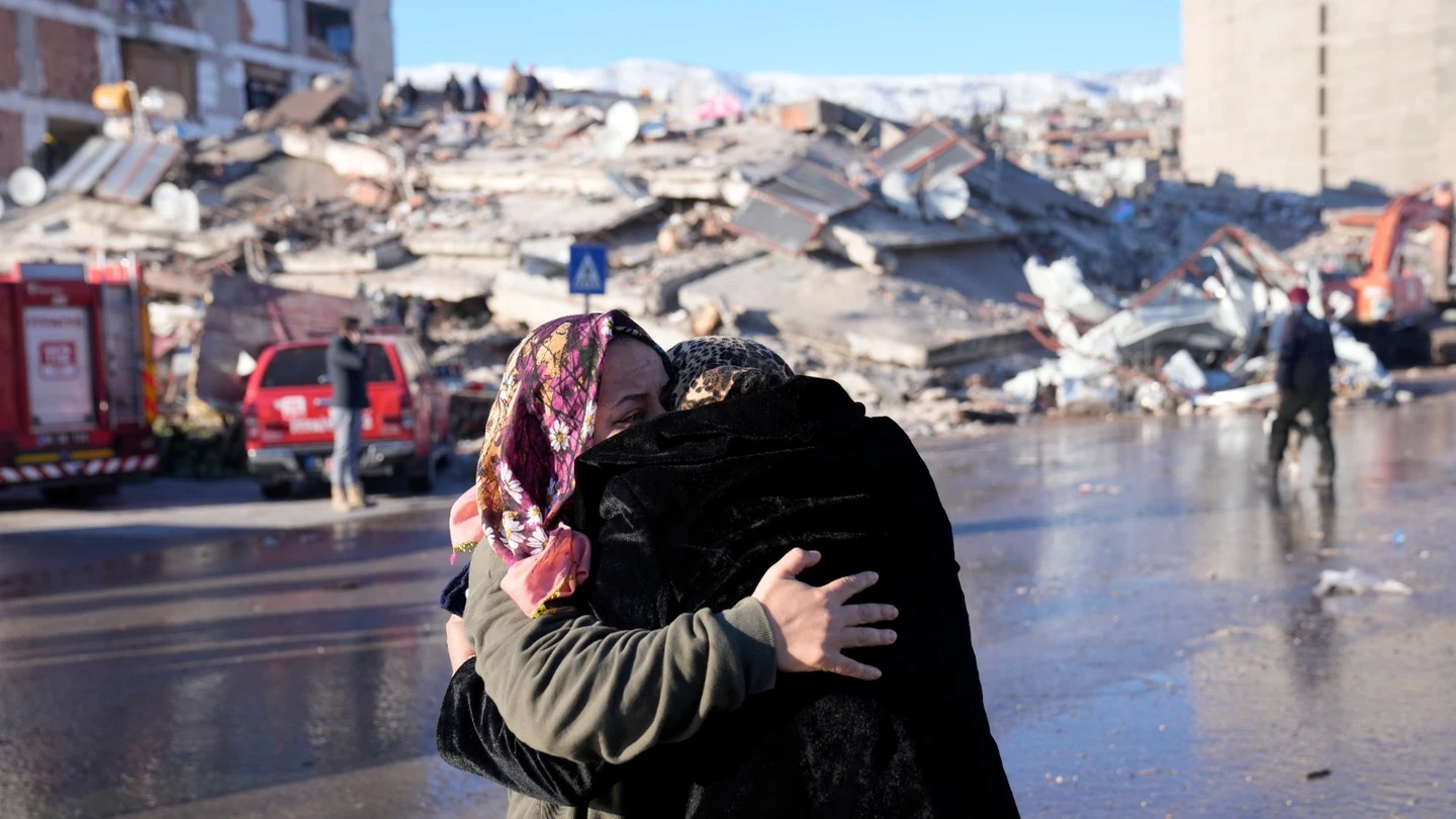 El tiempo se agota en Siria y Turquía: horas críticas para encontrar a los últimos supervivientes El tiempo se agota en Siria y Turquía: horas críticas para encontrar a los últimos supervivientes