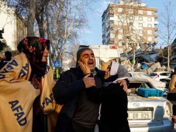 Surviving the disaster in sub-zero temperatures, homeless and surrounded by death: “There is nothing”