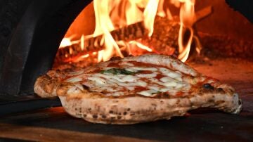 Día de la pizza: el truco de los chefs italianos para clavar la masa