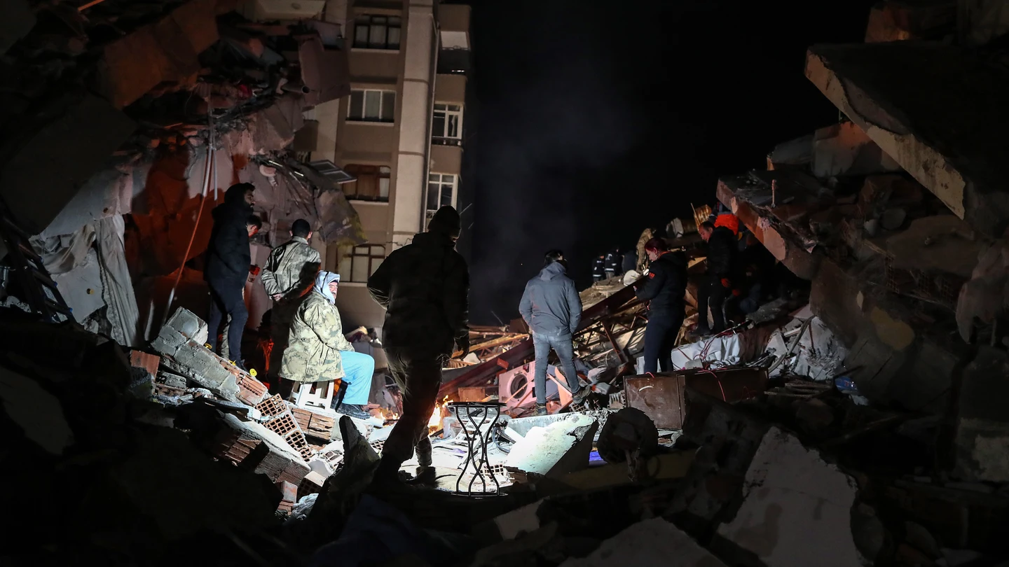 Continúan los trabajos de rescate en Turquía Continúan los trabajos de rescate en Turquía