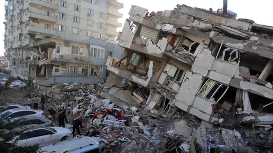 Edificio derrumbado en Turquía. Edificio derrumbado en Turquía.