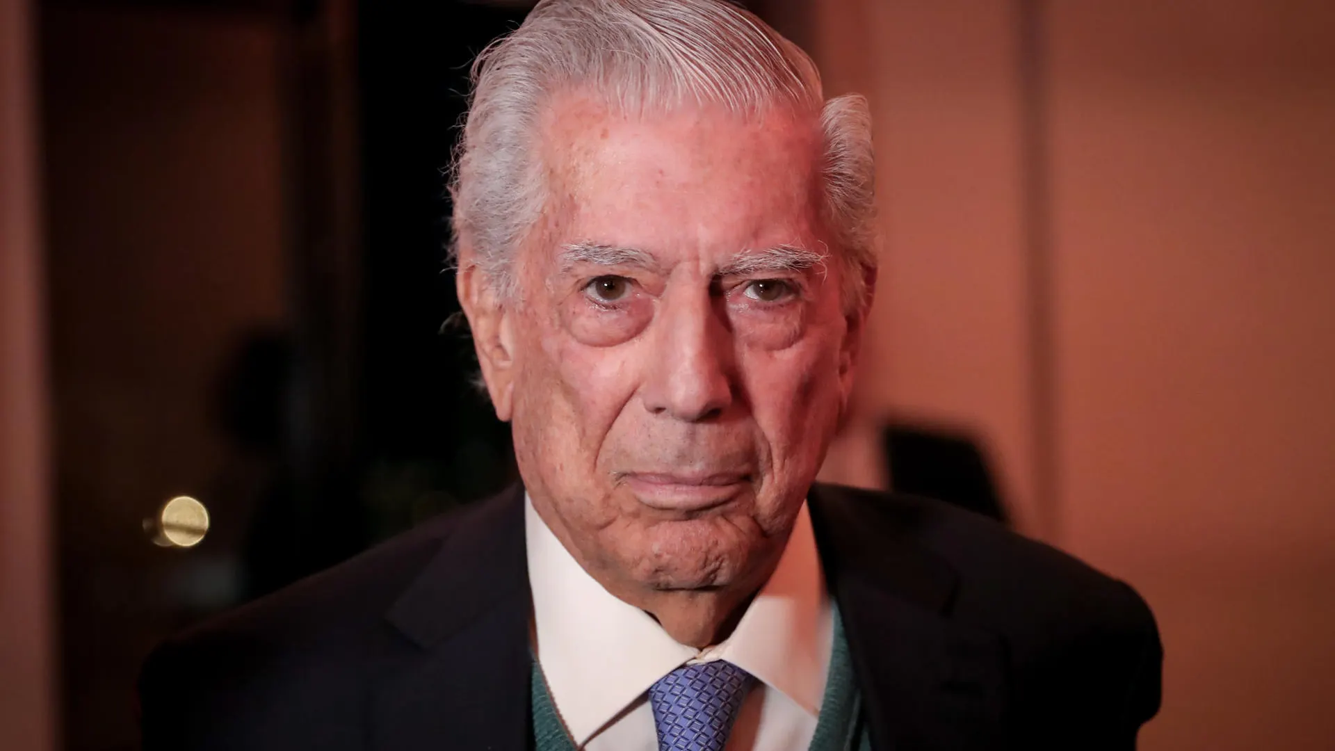 El rey Juan Carlos asistirá a la ceremonia de ingreso de Vargas Llosa en la Academia Francesa