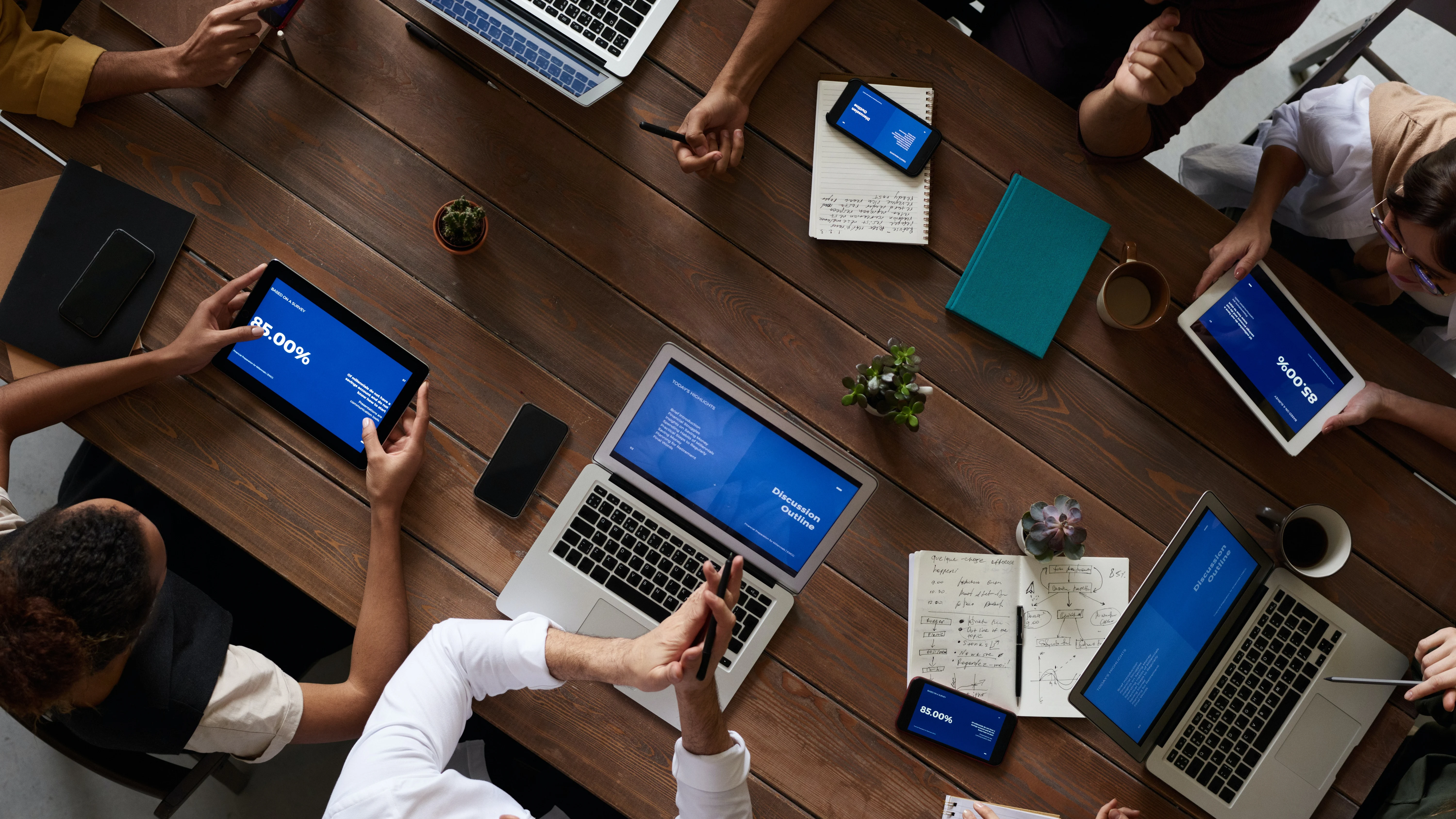 Imagen de archivo de personas trabajando