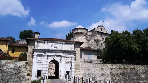 Castillo de Brescia Castillo de Brescia