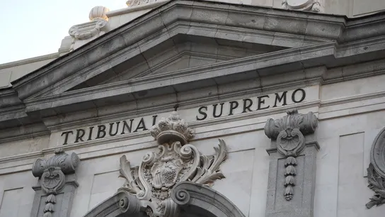 Detalle de la fachada del Tribunal Supremo. Detalle de la fachada del Tribunal Supremo.