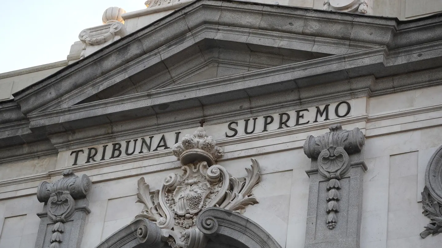 Detalle de la fachada del Tribunal Supremo. Detalle de la fachada del Tribunal Supremo.