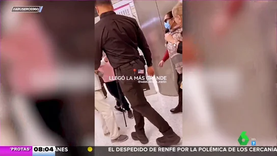 Isabel Pantoja llega a Miami volando en primera clase, mientras que su equipo lo hizo en turista Isabel Pantoja llega a Miami volando en primera clase, mientras que su equipo lo hizo en turista