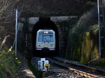 Tren de Cercanías hacia Cantabria y Asturias Tren de Cercanías hacia Cantabria y Asturias