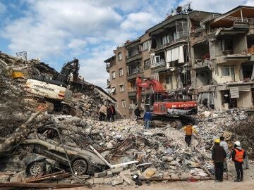 Two women rescued from the rubble 122 hours after the earthquakes in Turkey