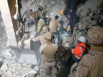 Marines and Andalusian firefighters participate in the rescue of two minors alive after the earthquake in Turkey