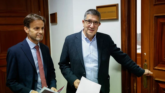 El portavoz del Partido Socialista en el Congreso, Patxi López (d), y el presidente del grupo parlamentario de Unidas Podemos, Jaume Asens El portavoz del Partido Socialista en el Congreso, Patxi López (d), y el presidente del grupo parlamentario de Unidas Podemos, Jaume Asens