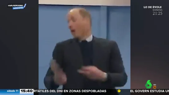 El gracioso momento en el que el principe Guillermo recibe un pelotazo en la cara lanzado por Kate El gracioso momento en el que el principe Guillermo recibe un pelotazo en la cara lanzado por Kate