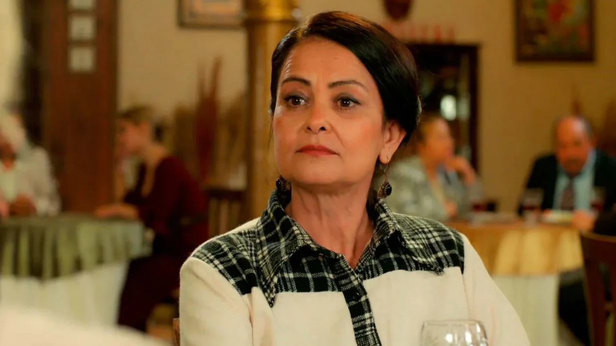 La fallecida actriz Emel Atici, en una escena de 'Tierra Amarga'. La fallecida actriz Emel Atici, en una escena de 'Tierra Amarga'.