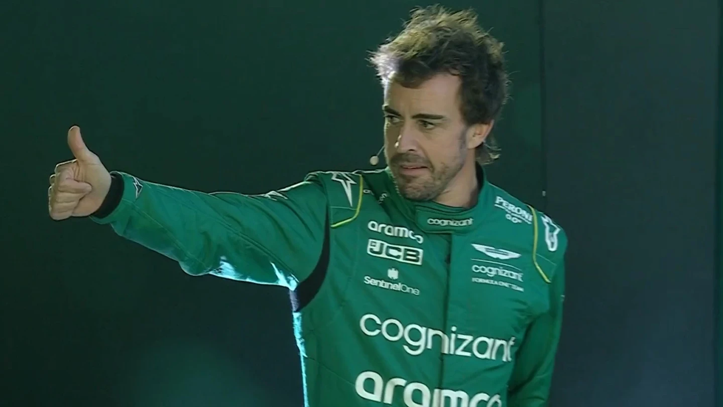 Fernando Alonso, en gesto de aprobación Fernando Alonso, en gesto de aprobación