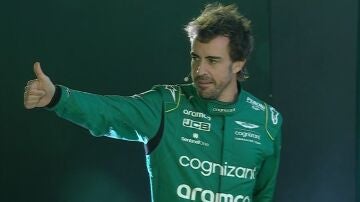 Fernando Alonso, en gesto de aprobación