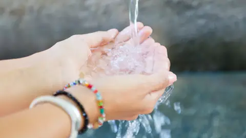 Agua en las manos Agua en las manos