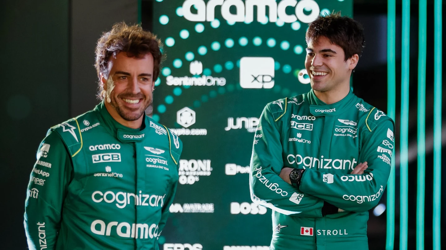 El nuevo Aston Martin AMR23 de Alonso, al detalle: las imágenes del espectacular coche de Fernando para 2023 El nuevo Aston Martin AMR23 de Alonso, al detalle: las imágenes del espectacular coche de Fernando para 2023