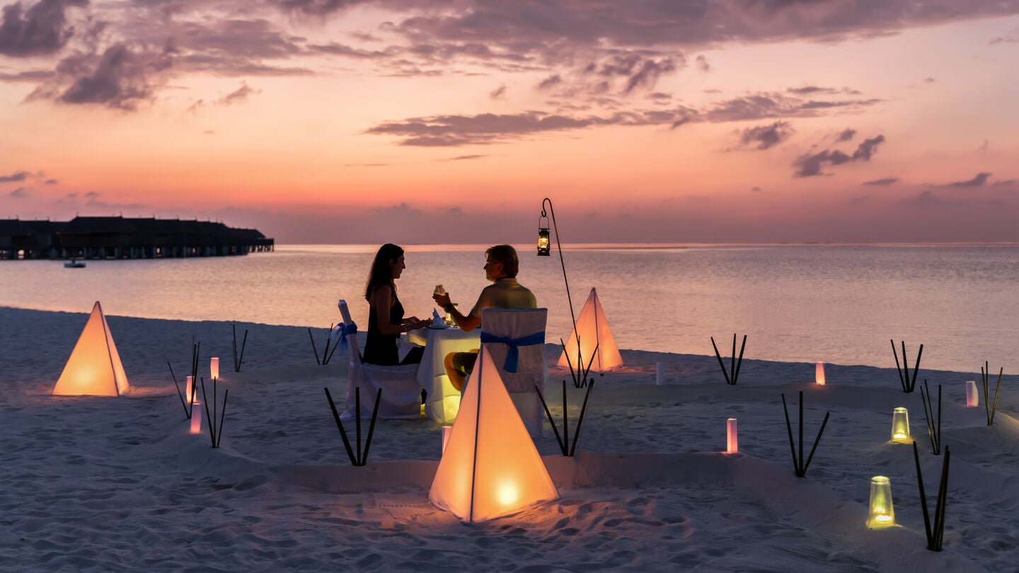 Pareja disfrutando de una escapada de San Valent&iacute;n