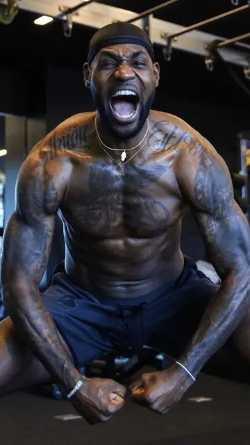 LeBron en el gimnasio LeBron en el gimnasio